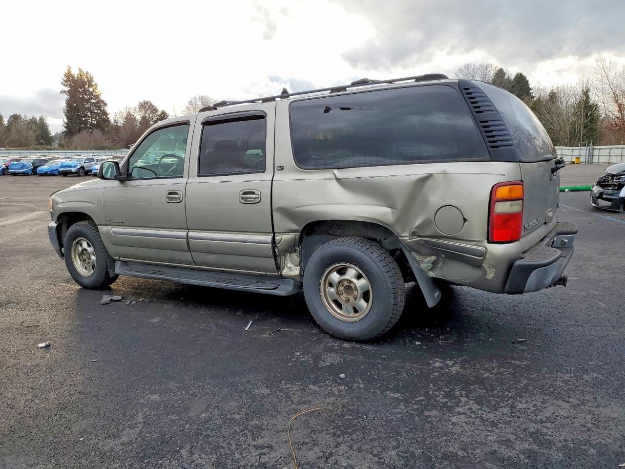 2000 GMC Yukon VIN 3GKFK16T1YG139965 photo 2