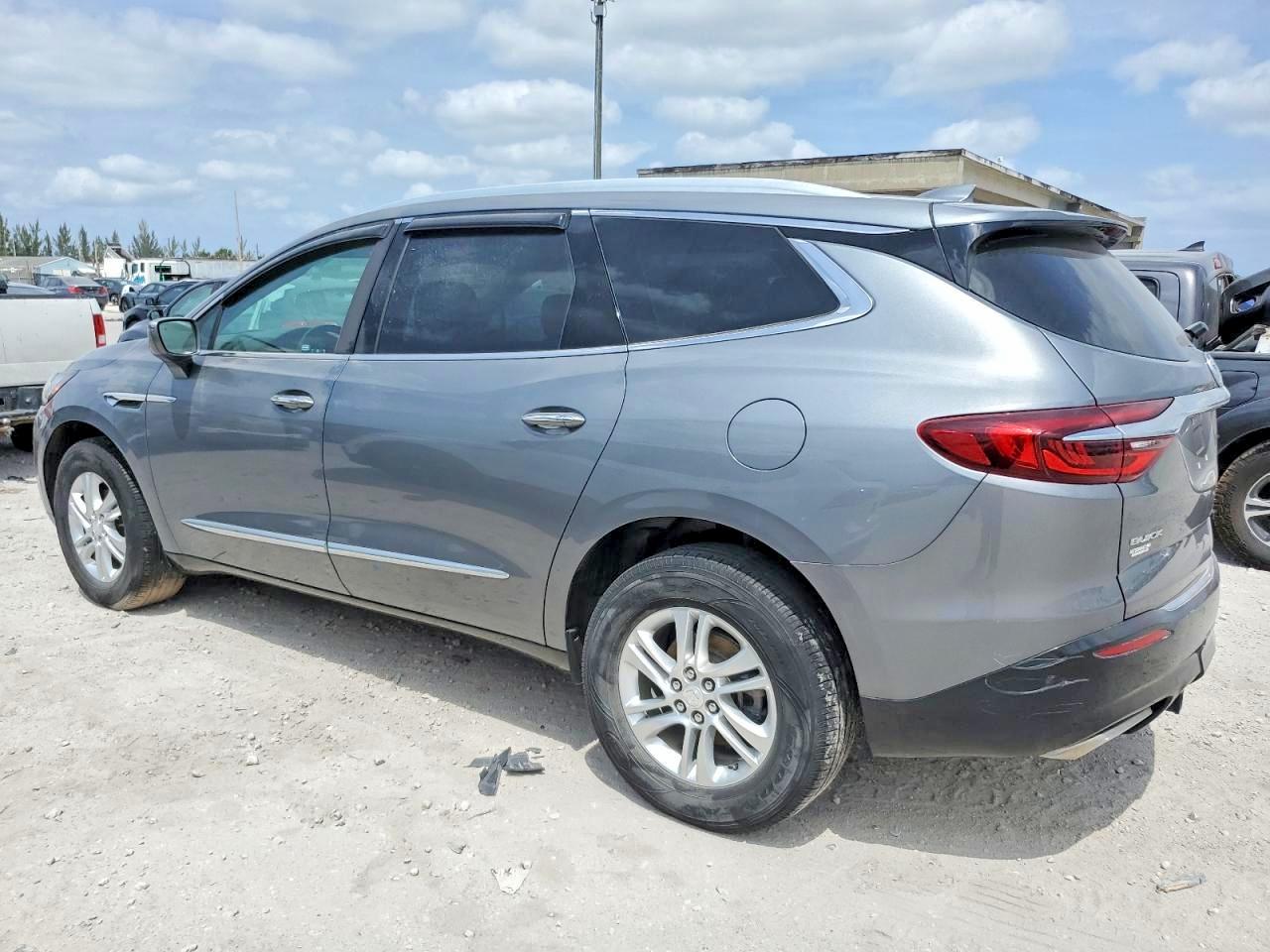 2018 Buick Enclave VIN 5GAERBKW4JJ212874 photo 2