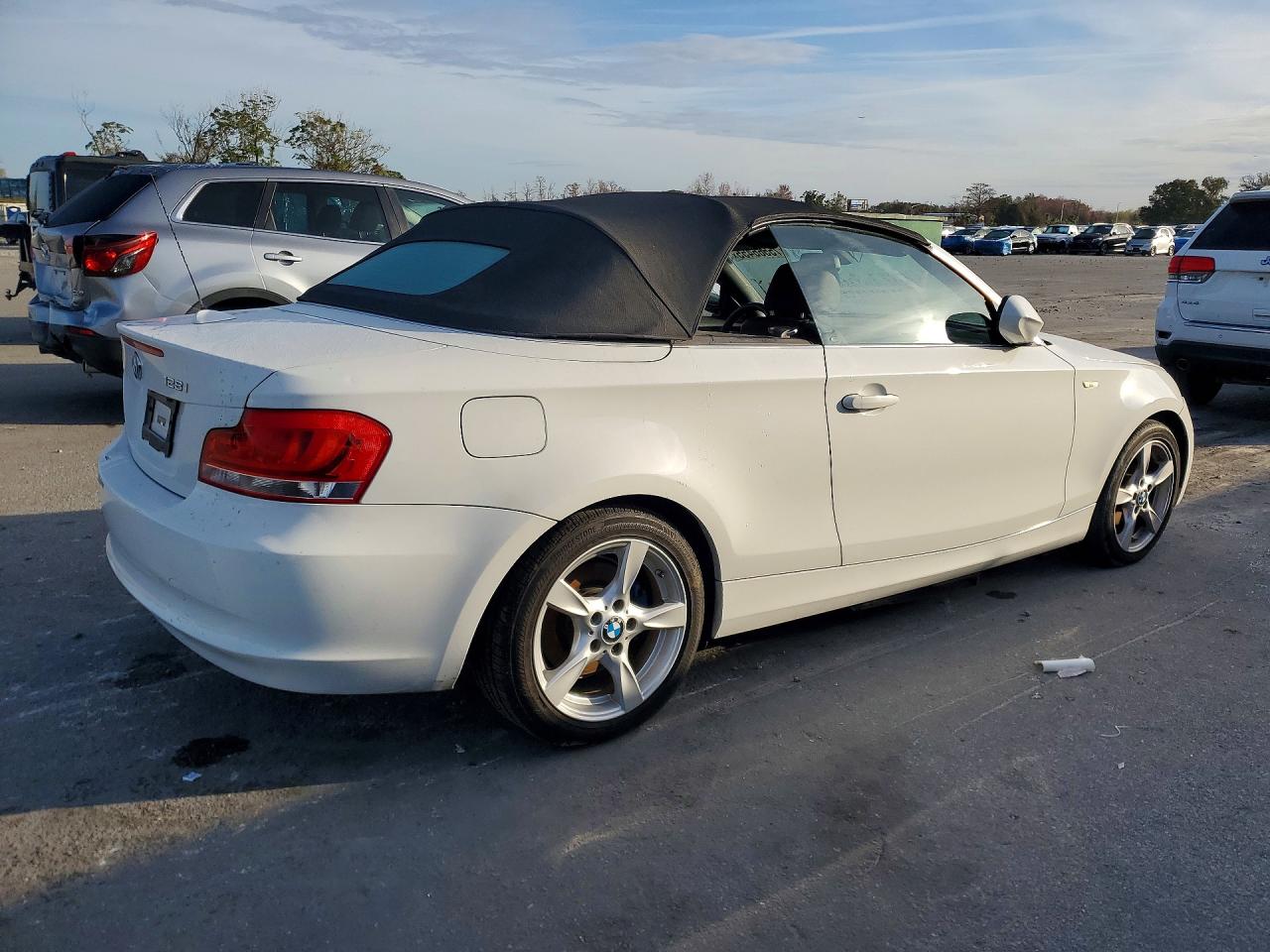2013 BMW 1 series VIN WBAUL7C57DVM83825 photo 3