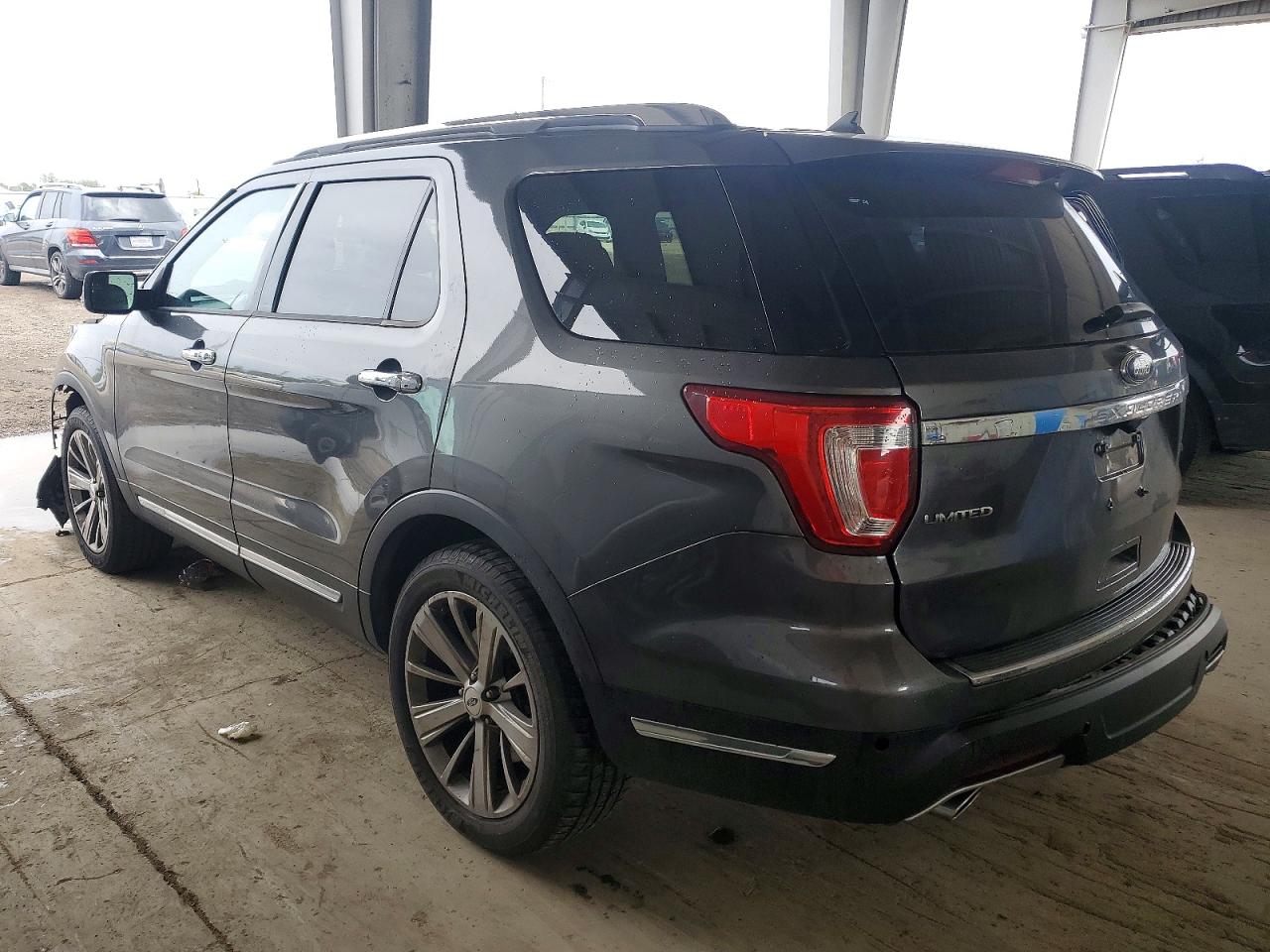 2018 Explorer VIN 1FM5K8F83JGA82385 photo 2