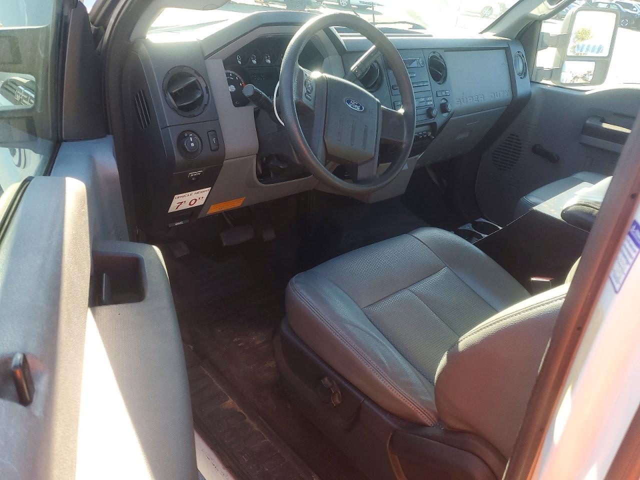 2013 Ford F250 VIN 1FTBF2A64DEB81926 photo 2