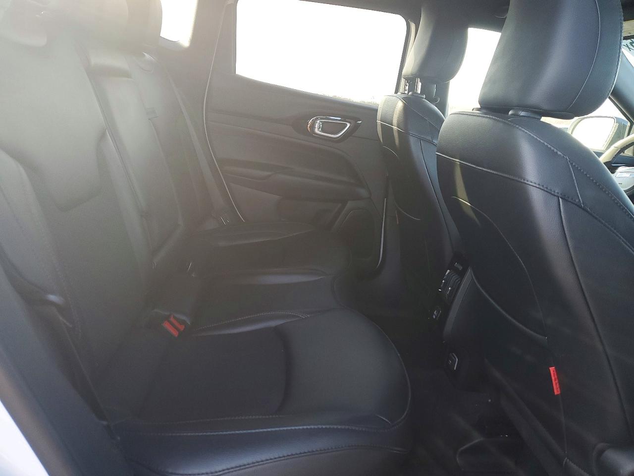 2024 Jeep Compass VIN 3C4NJDDN5RT609987 photo 11