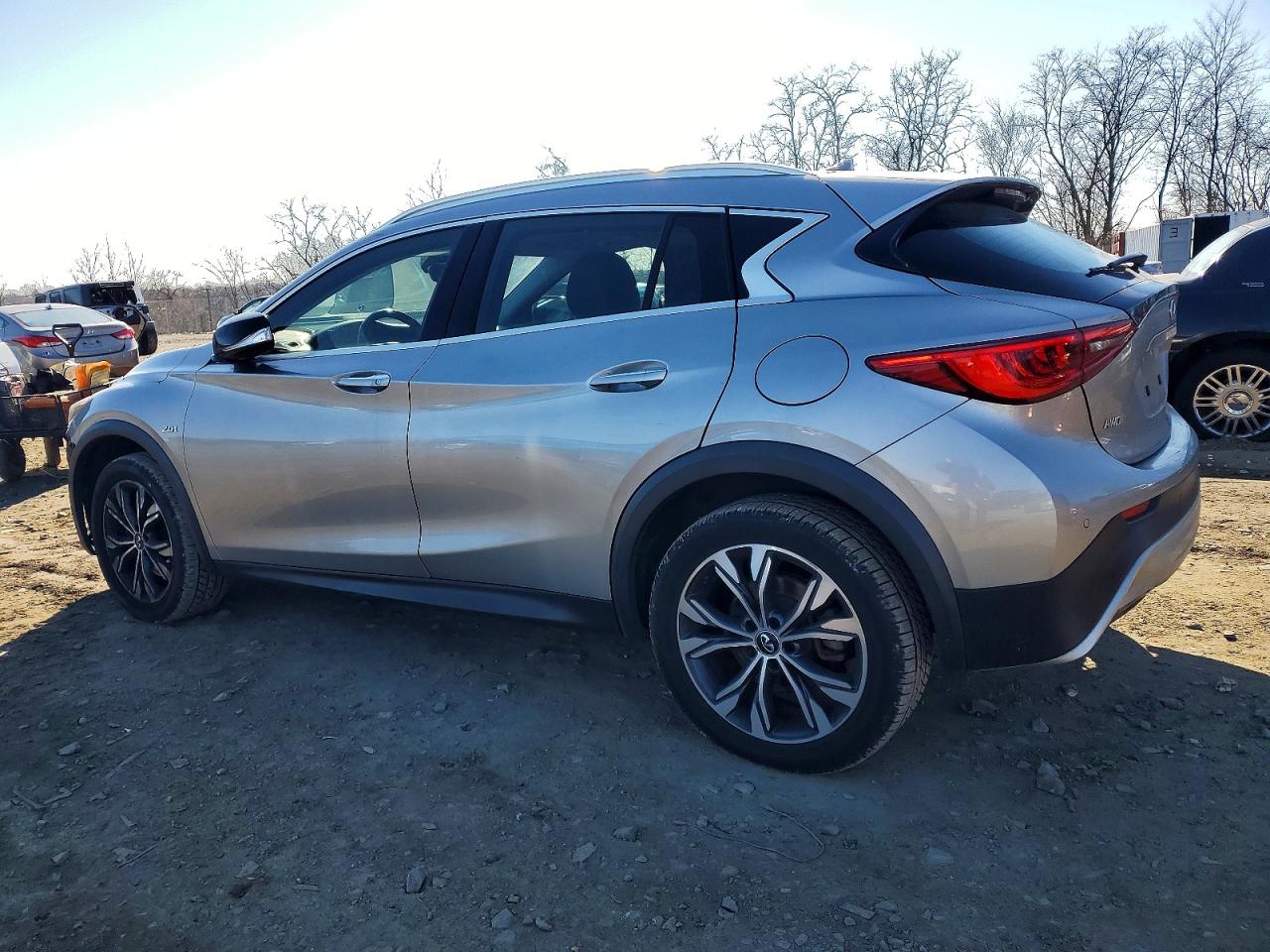 2018 Infiniti Qx30 VIN SJKCH5CR1JA045499 photo 2