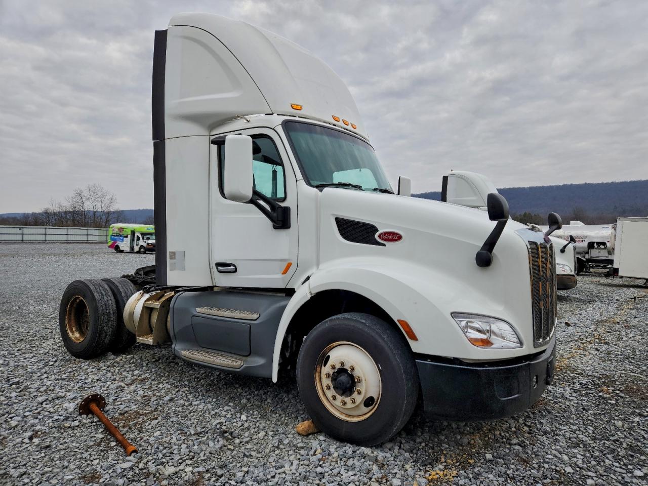 2017 PETERBILT All models VIN 1XPBA48X8HD428853 photo 1