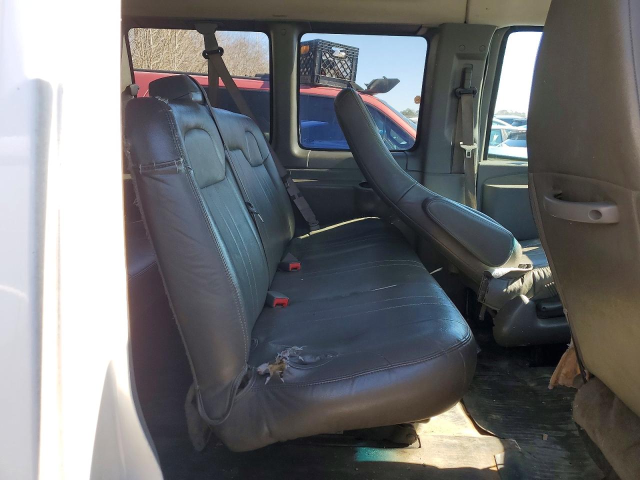2019 Chevrolet Express VIN 1GAZGNFP5K1311577 photo 11