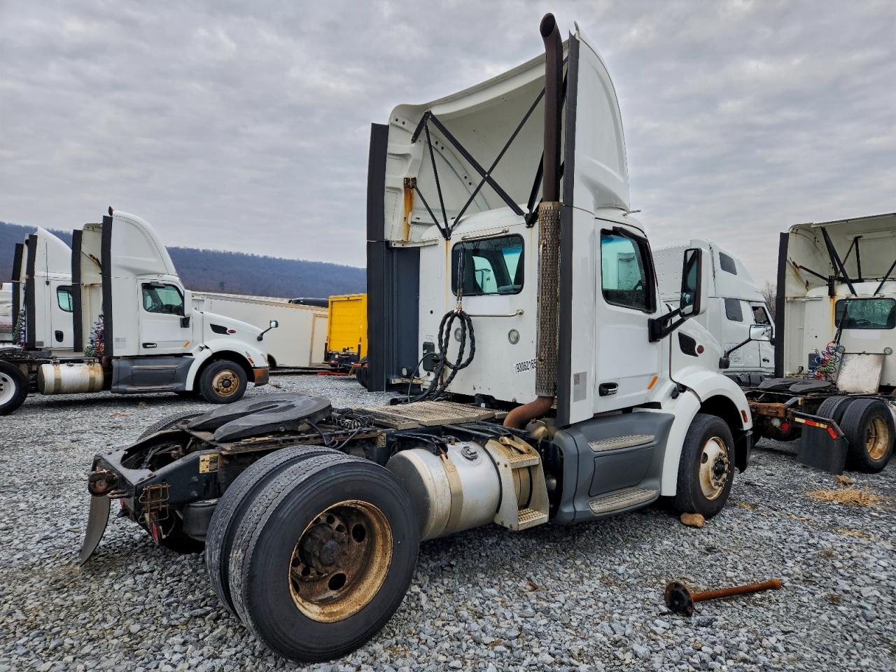 2017 PETERBILT All models VIN 1XPBA48X8HD428853 photo 4
