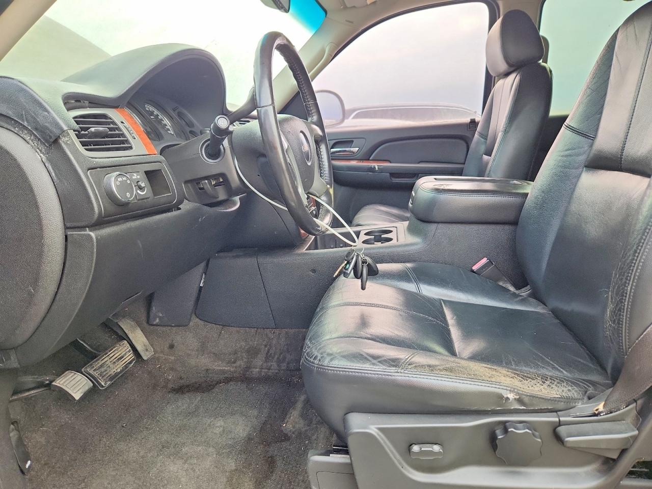 2008 GMC Yukon VIN 1GKFC13548R250030 photo 7