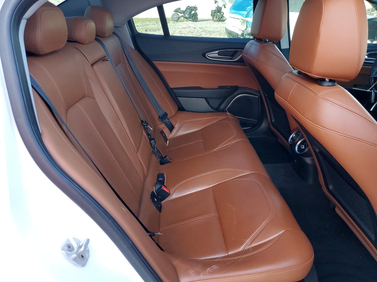2018 Alfa Giulia VIN ZARFAEDN1J7573529 photo 10