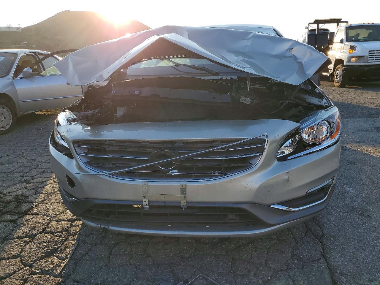 2018 Volvo S60 VIN LYV402HK6JB173772 photo 5