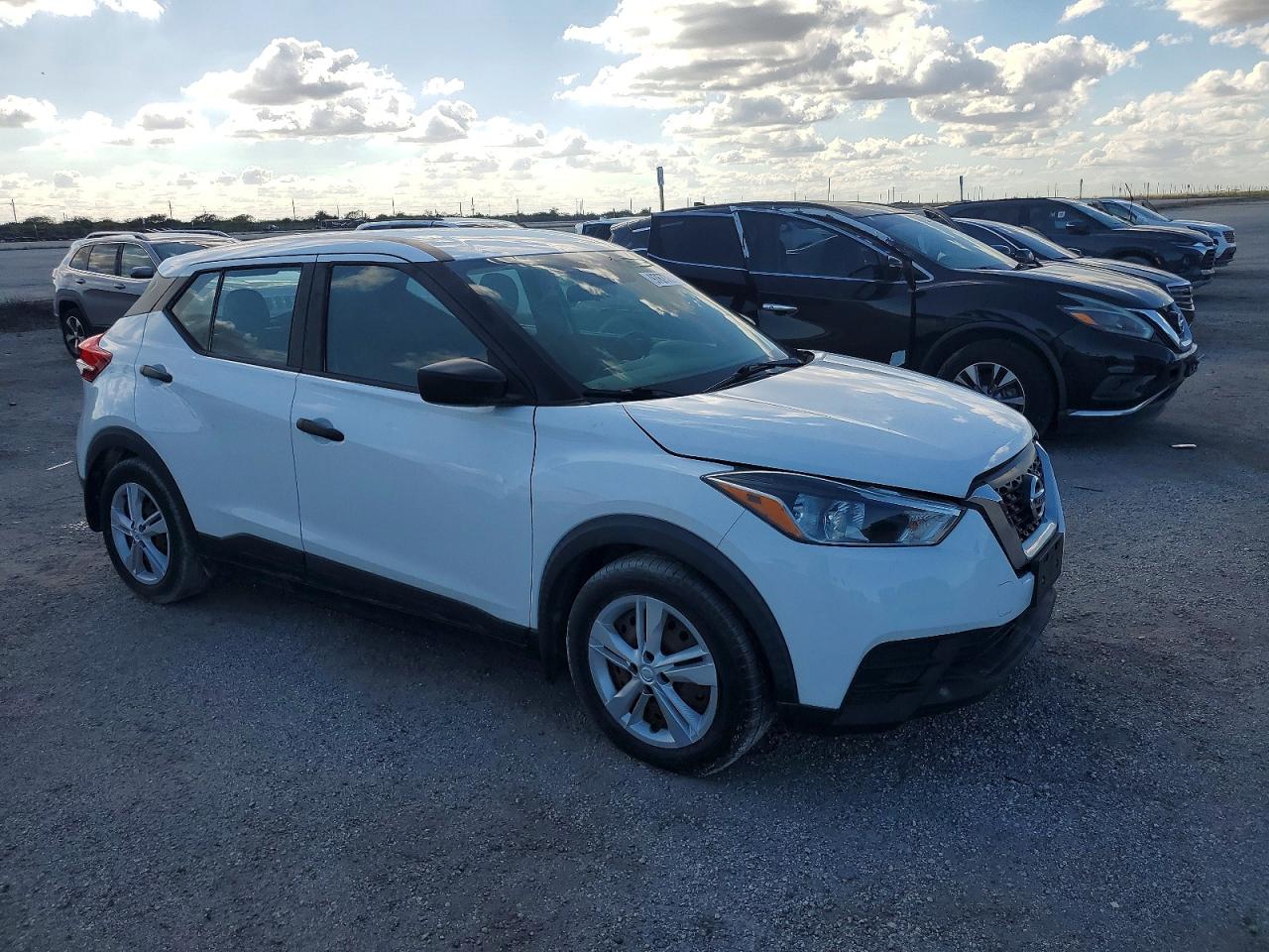 2020 Nissan Kicks VIN 3N1CP5BV3LL496937 photo 4