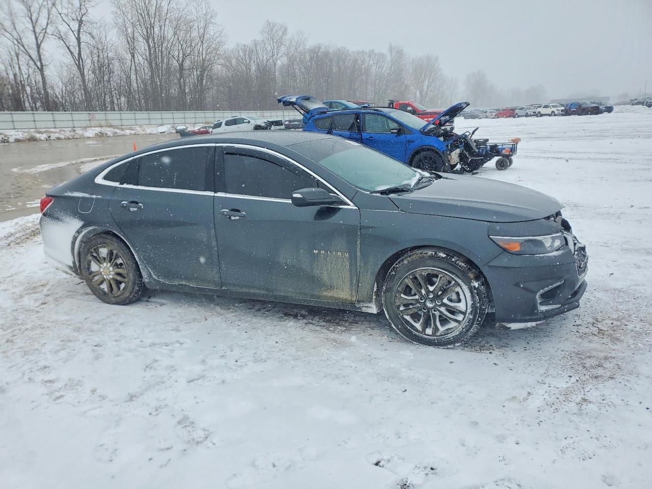 2018 Chevrolet Malibu VIN 1G1ZD5ST5JF220290 photo 4