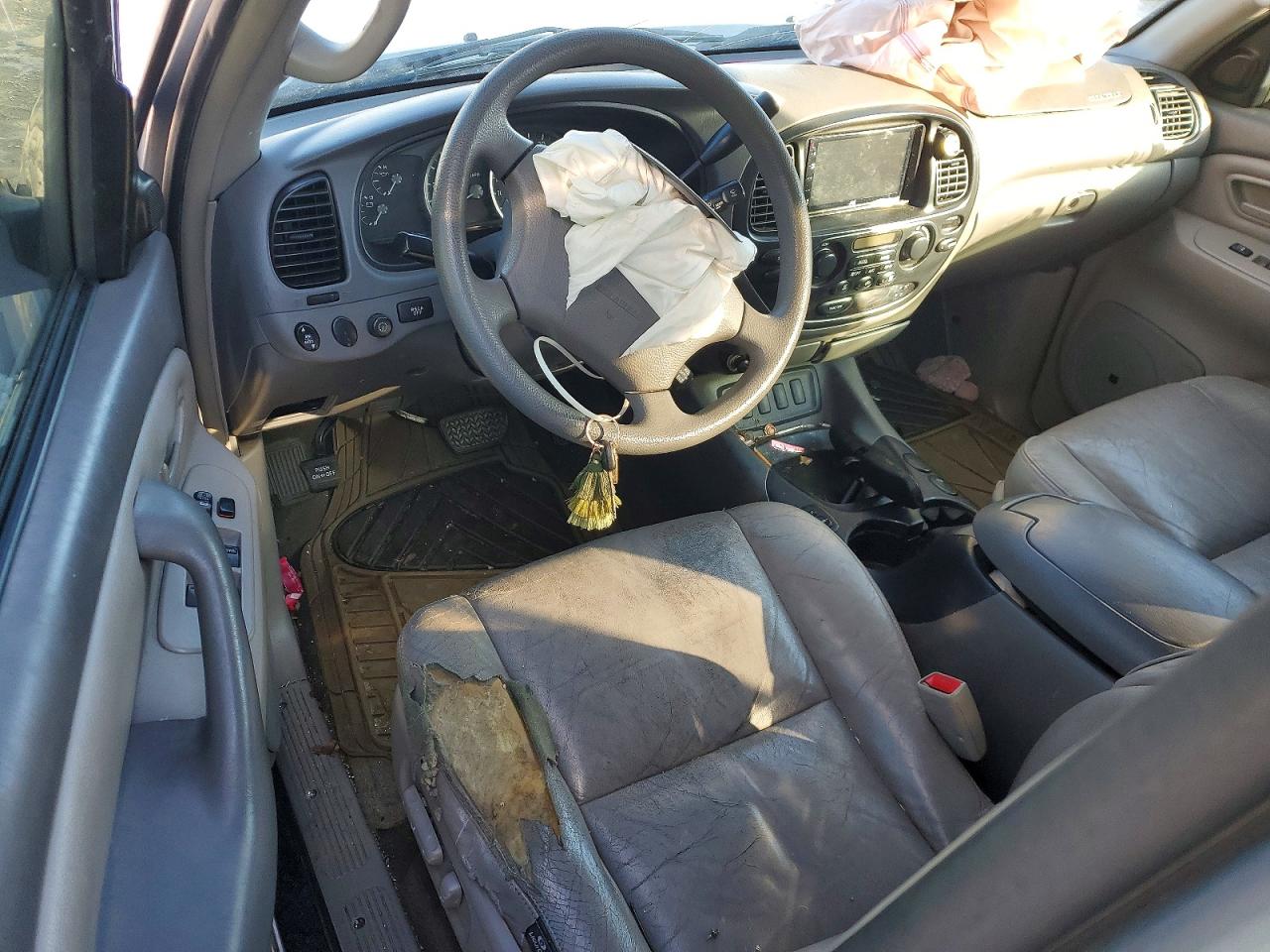 2005 Toyota Sequoia VIN 5TDZT34A85S244552 photo 8