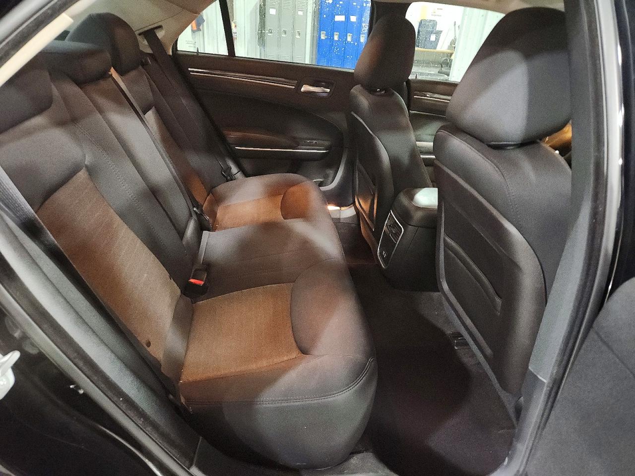2018 Chrysler 300 VIN 2C3CCAAG0JH320989 photo 10