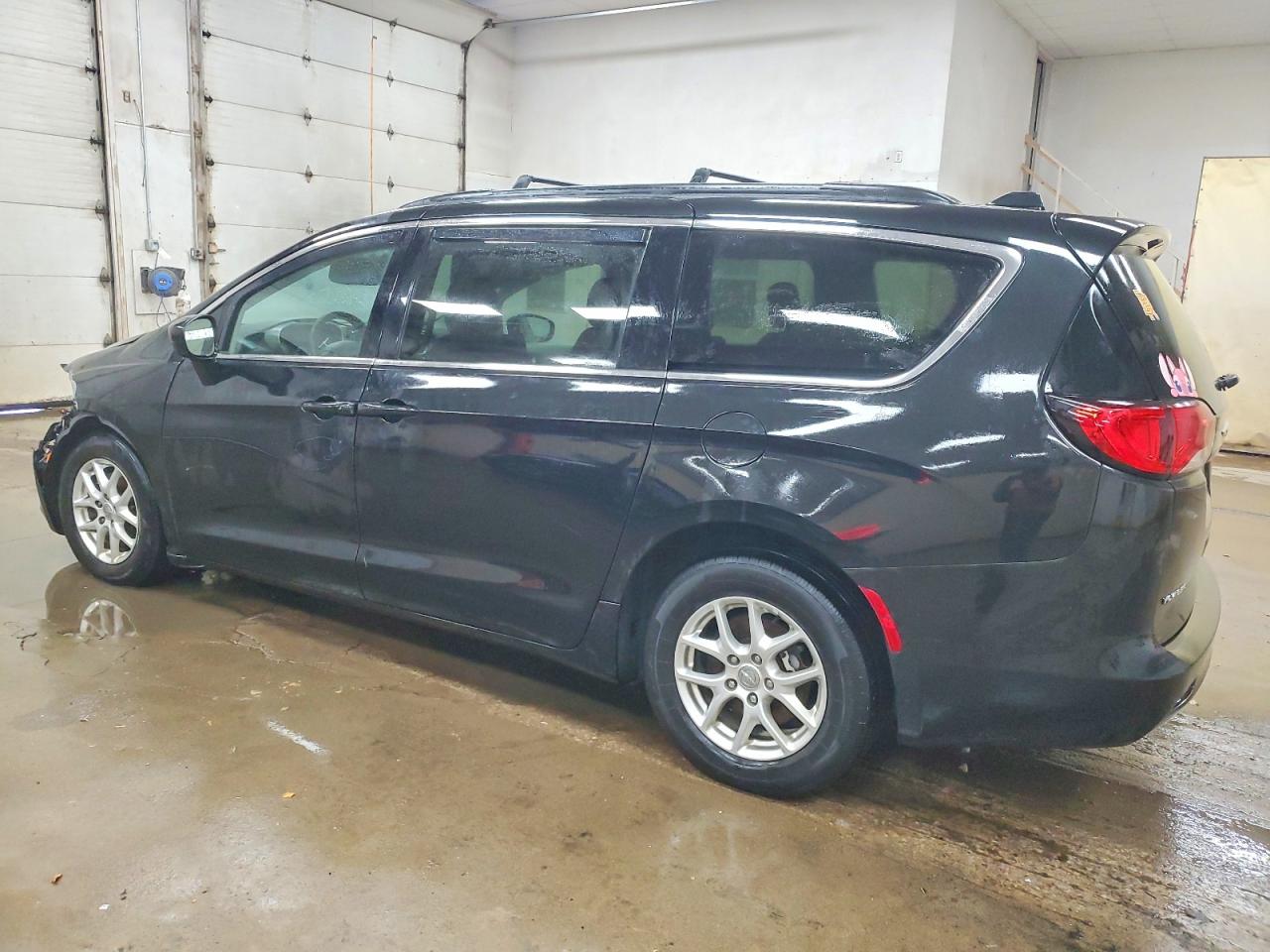 2020 Chrysler Minivan VIN 2C4RC1DG7LR265231 photo 2
