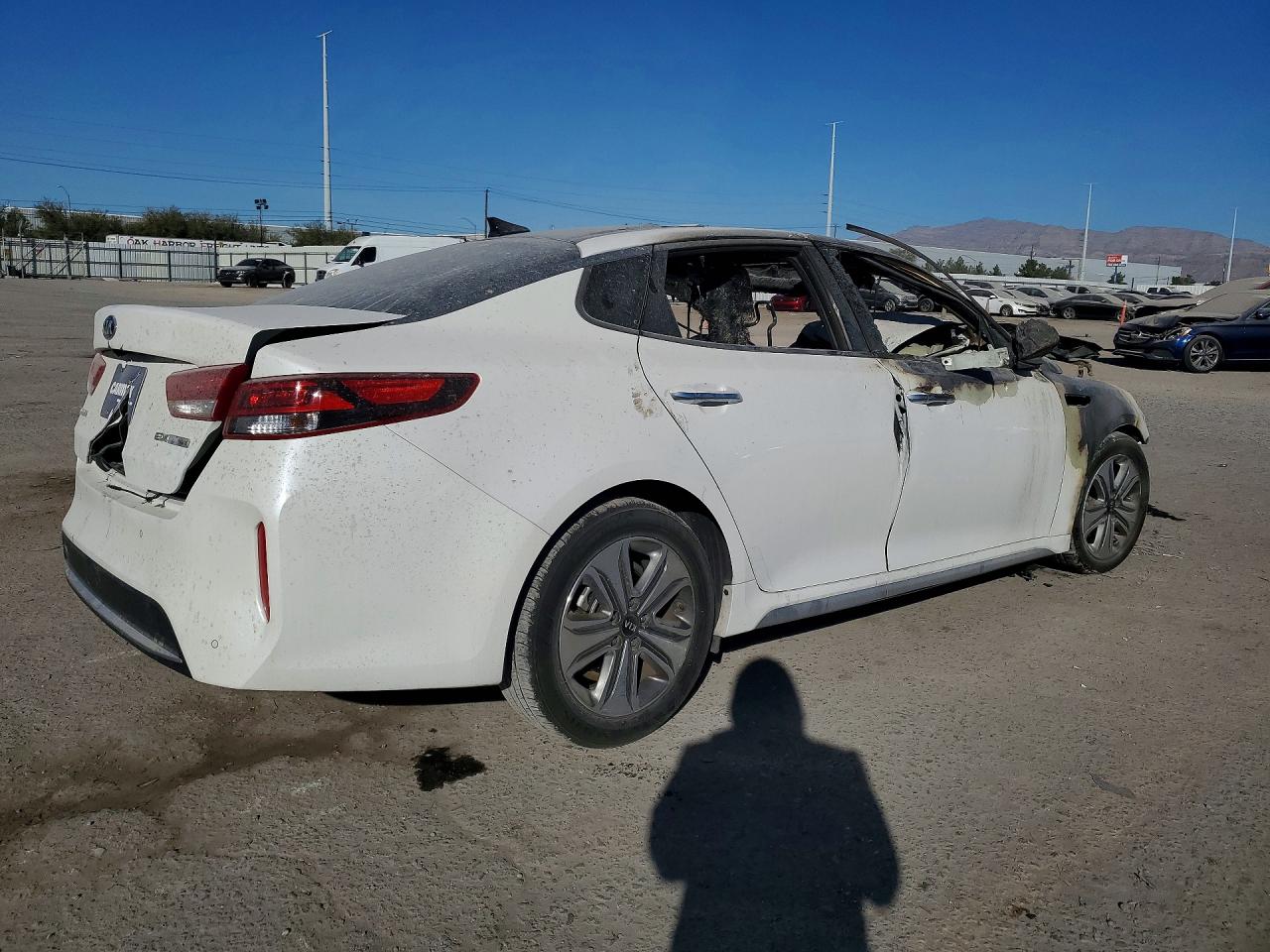 2017 Kia Optima VIN KNAGU4LC9H5006150 photo 3