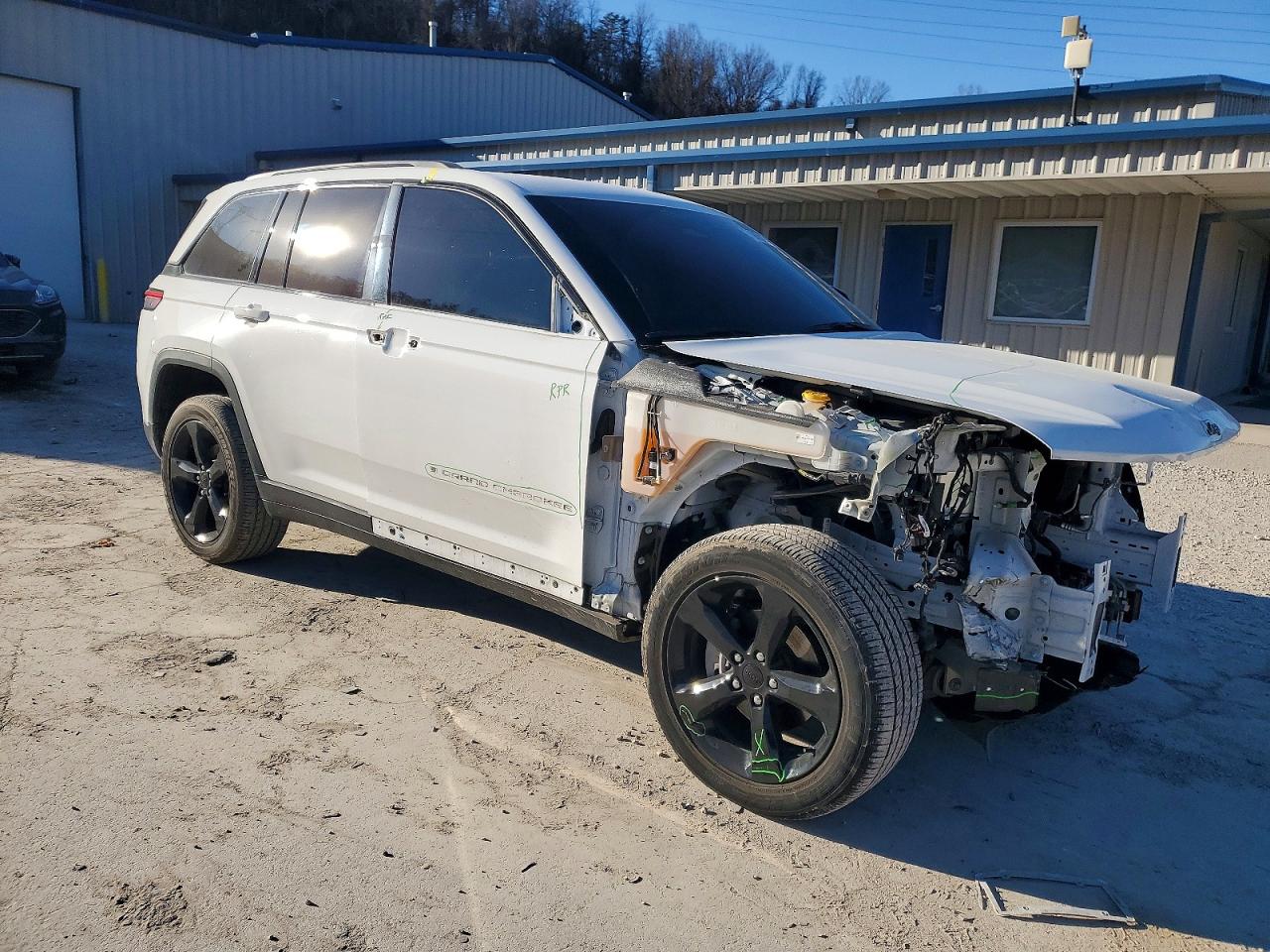2023 JEEP Cherokee VIN 1C4RJHAG6PC554831 photo 4