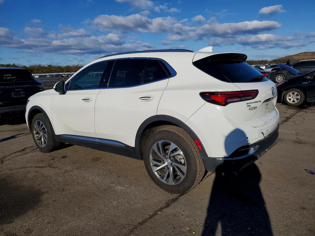 2021 Buick Envision VIN LRBFZPR49MD110878 photo 2