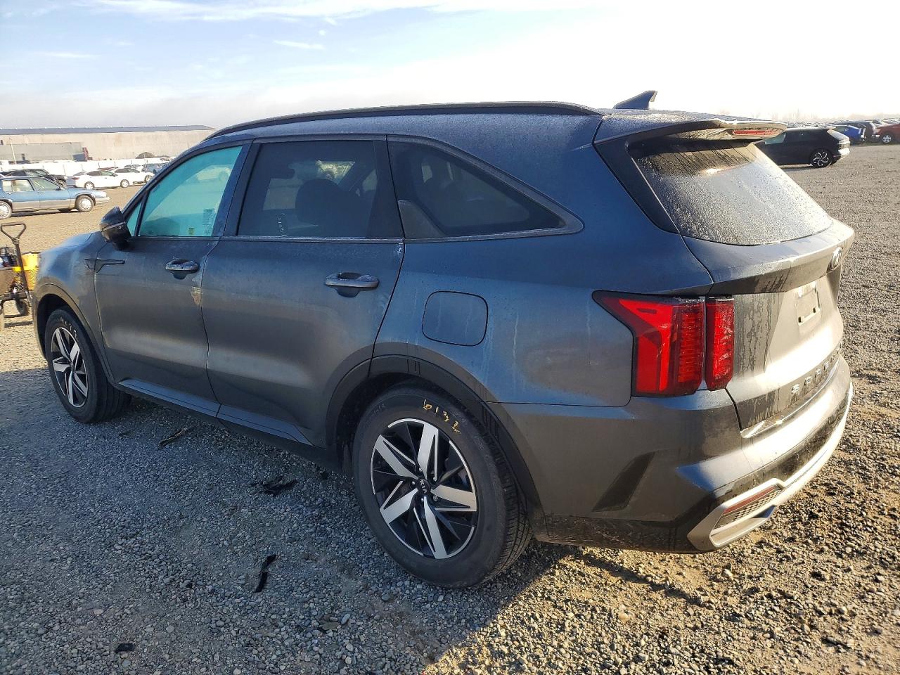 2021 Kia Sorento VIN 5XYRL4LC1MG041653 photo 2