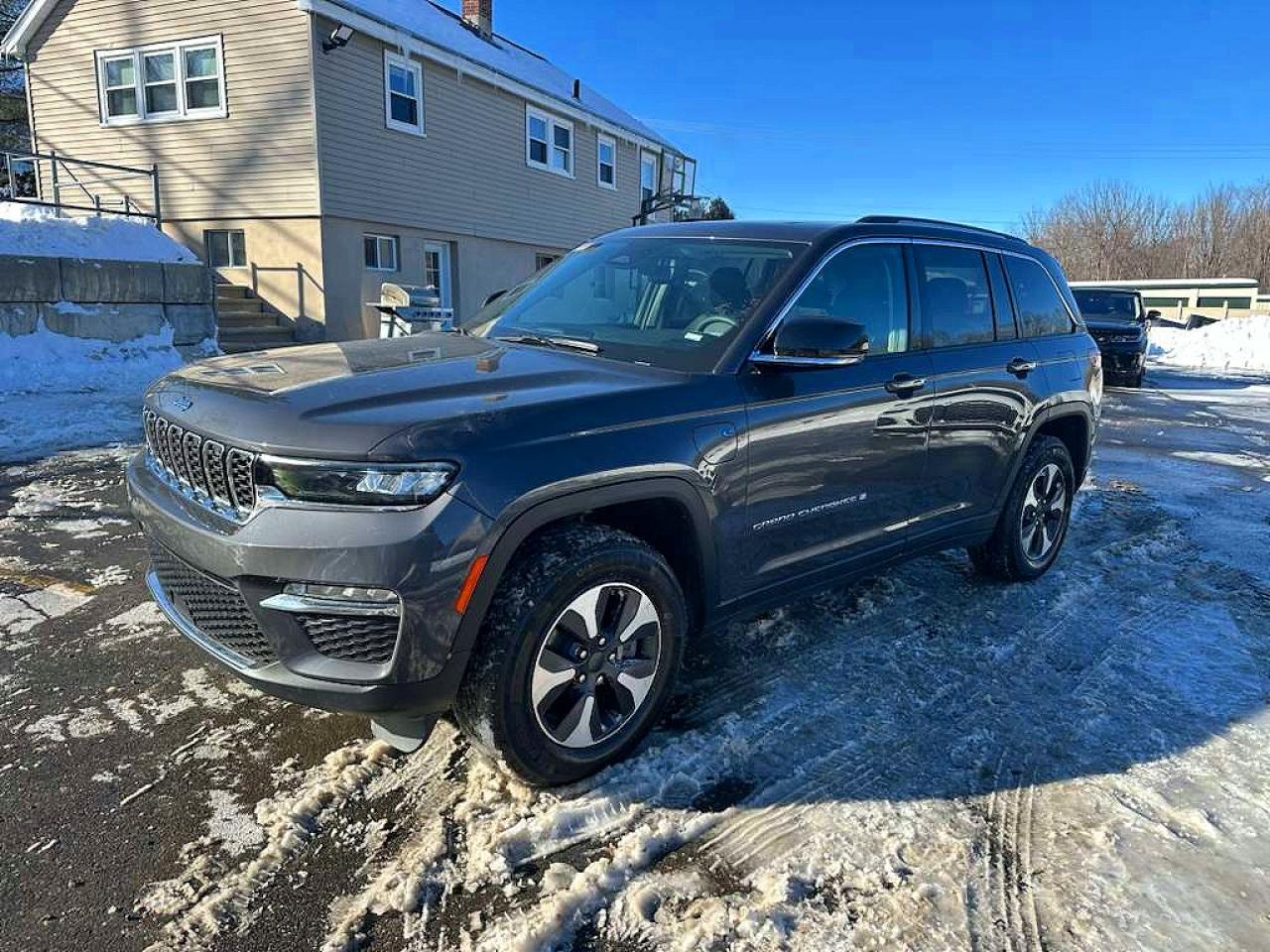 2024 Jeep Grand cher VIN 1C4RJYB69RC720686 photo 1