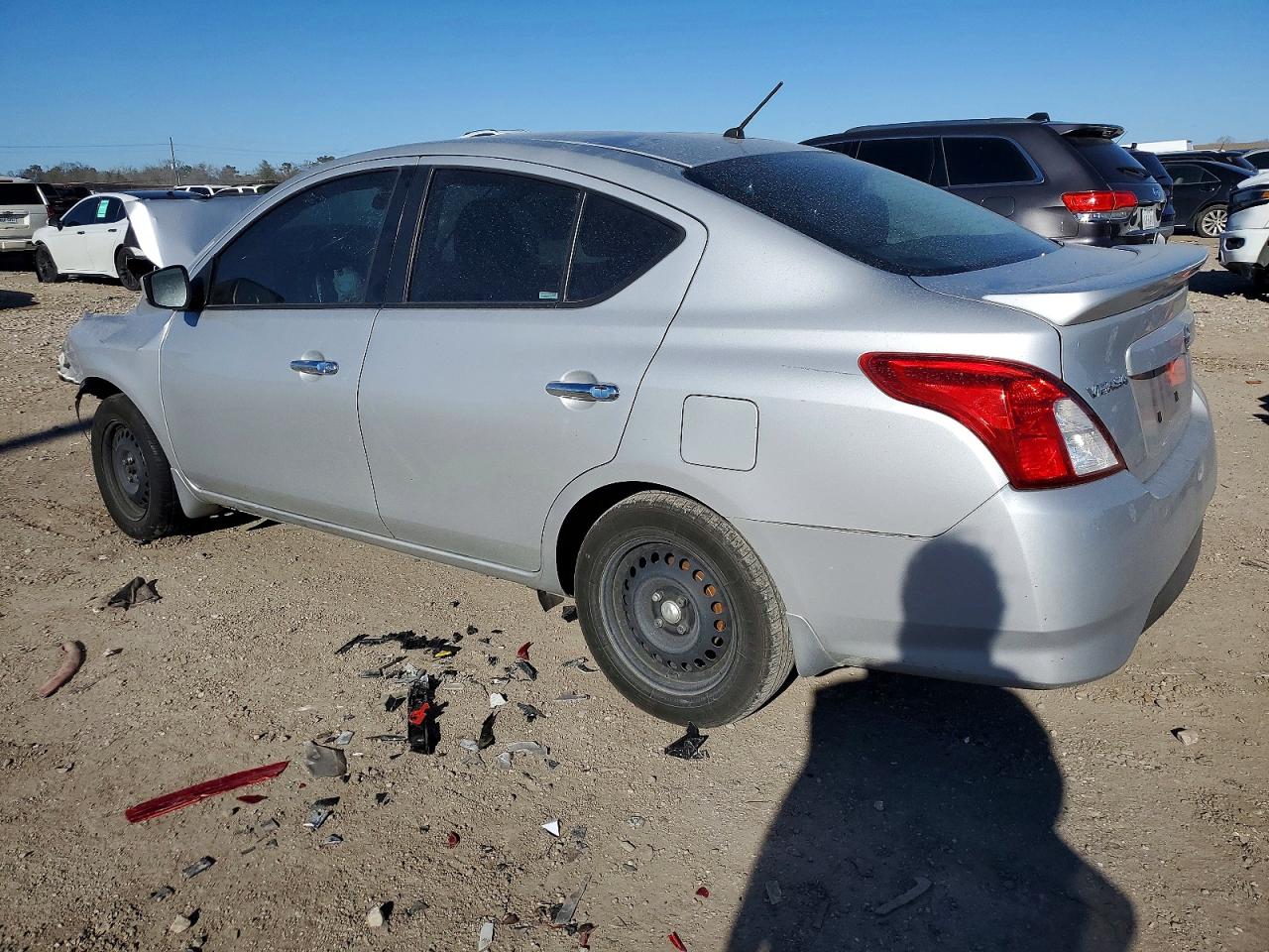 2018 Niss Versa VIN 3N1CN7AP3JL818770 photo 2