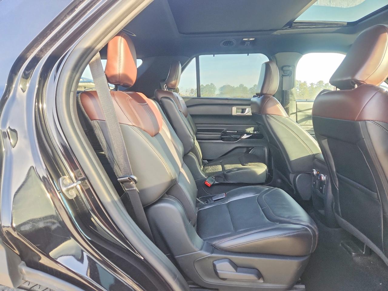 2021 Ford Explorer VIN 1FM5K8HC2MGA01950 photo 11