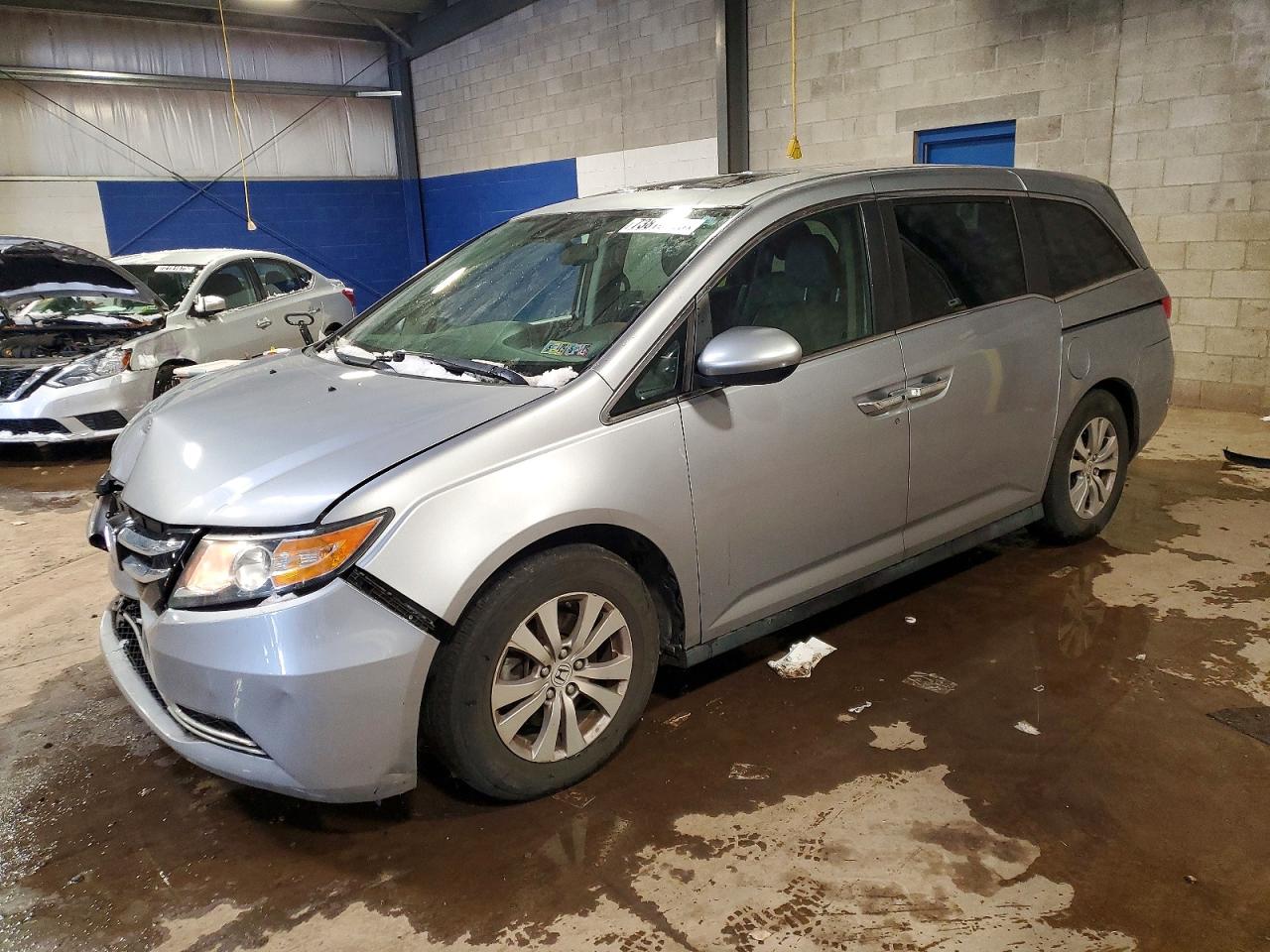 2017 Honda Odyssey VIN 5FNRL5H61HB019724 photo 1