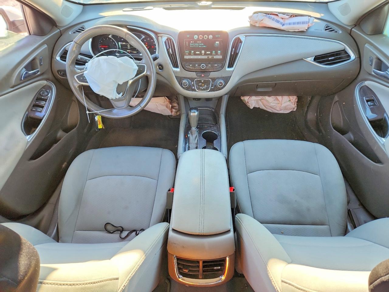 2018 Chev Malibu VIN 1G1ZD5ST8JF184725 photo 8