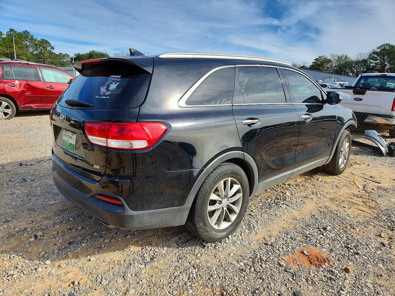2018 Kia Sorento VIN 5XYPG4A38JG357531 photo 3