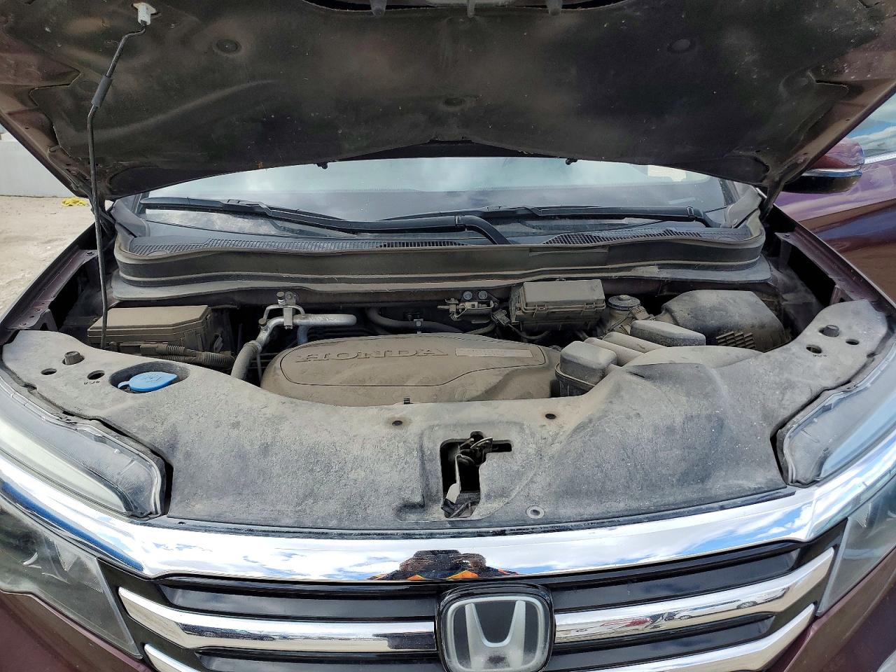 2017 Honda Pilot VIN 5FNYF6H93HB062612 photo 12