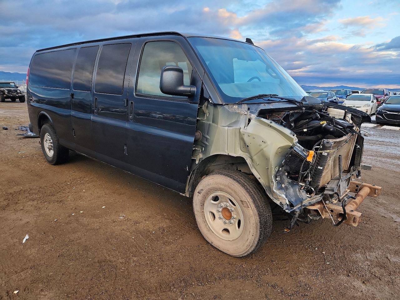 2017 Chevrolet Express VIN 1GAZGPFG0H1275320 photo 4