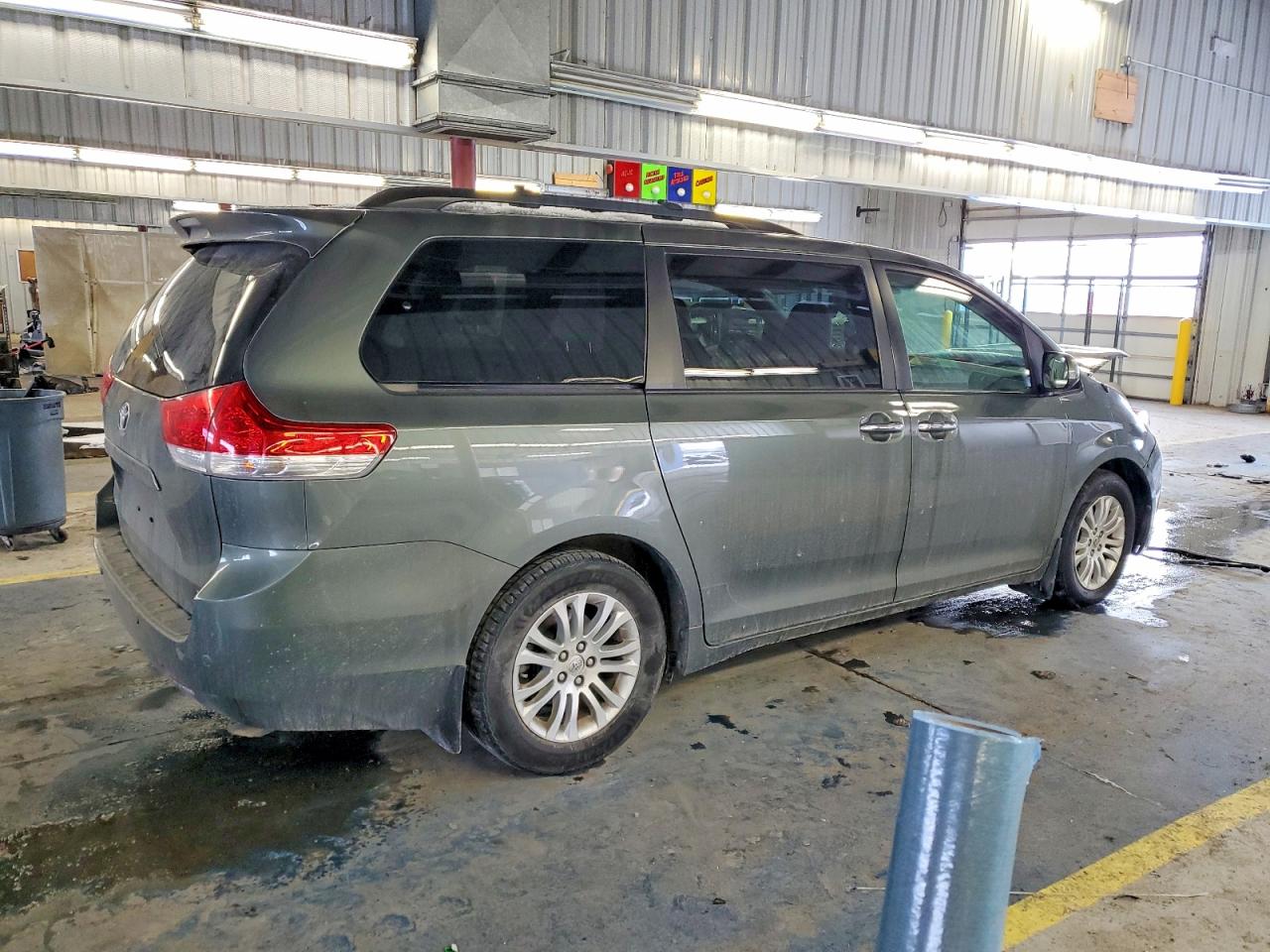 2014 Toyota All models VIN 5TDYK3DC1ES433088 photo 3