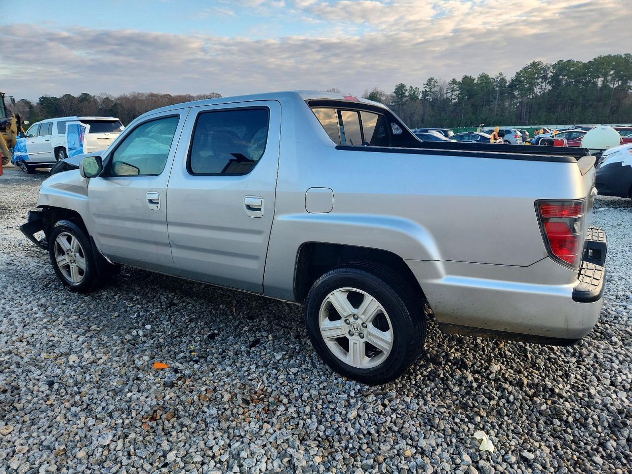 2013 Honda Ridgeline VIN 5FPYK1F52DB006144 photo 2