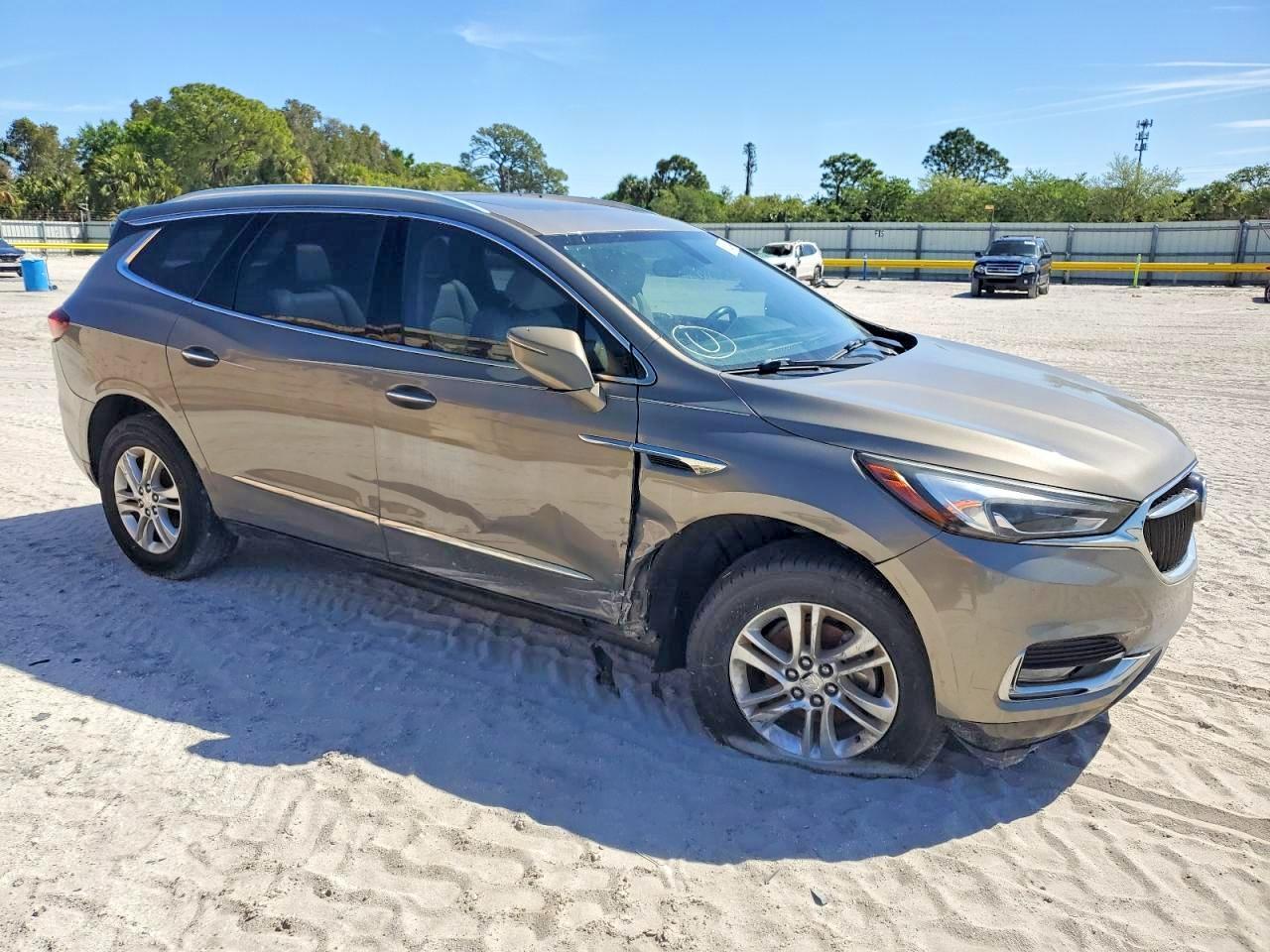 2018 Buick Enclave VIN 5GAERBKW1JJ142802 photo 4