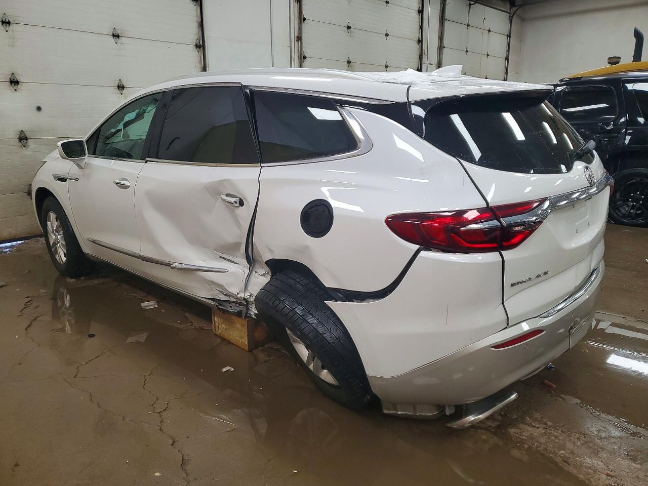 2020 Buick Enclave VIN 5GAERBKW6LJ136156 photo 2