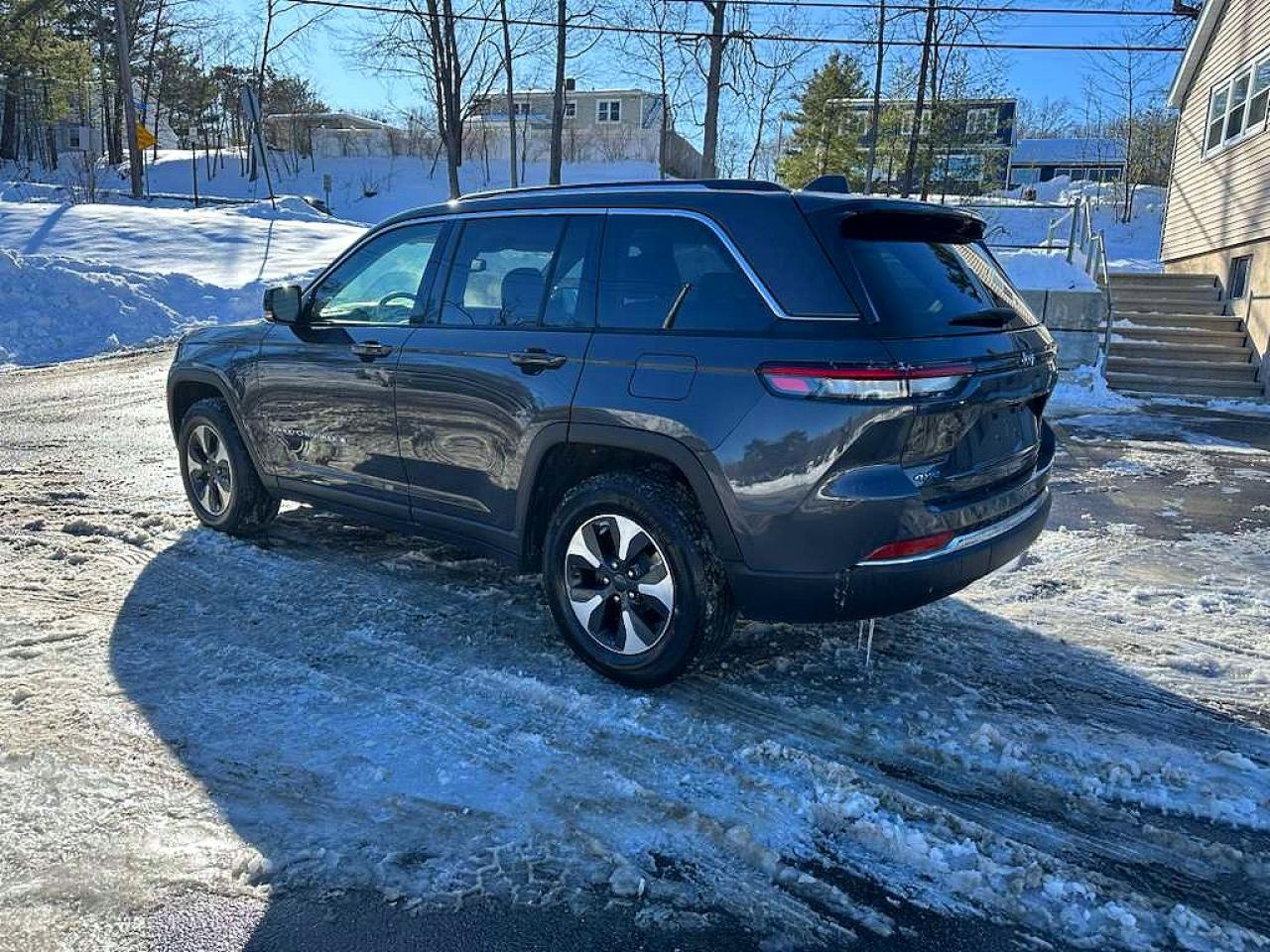 2024 Jeep Grand cher VIN 1C4RJYB69RC720686 photo 2