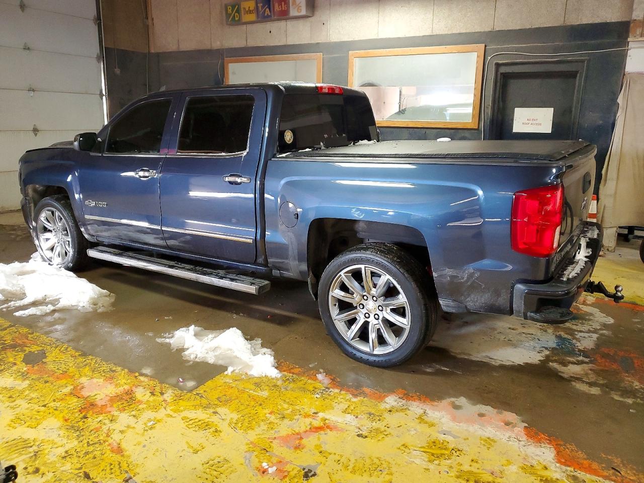 2018 Chevrolet All models VIN 3GCUKSECXJG306355 photo 2