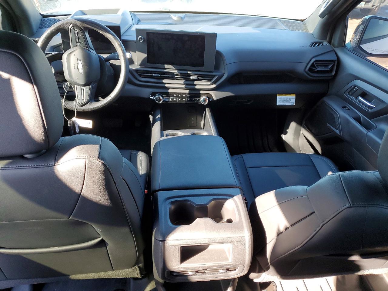 2024 Chevrolet All models VIN 1GC10UED4RU202093 photo 8