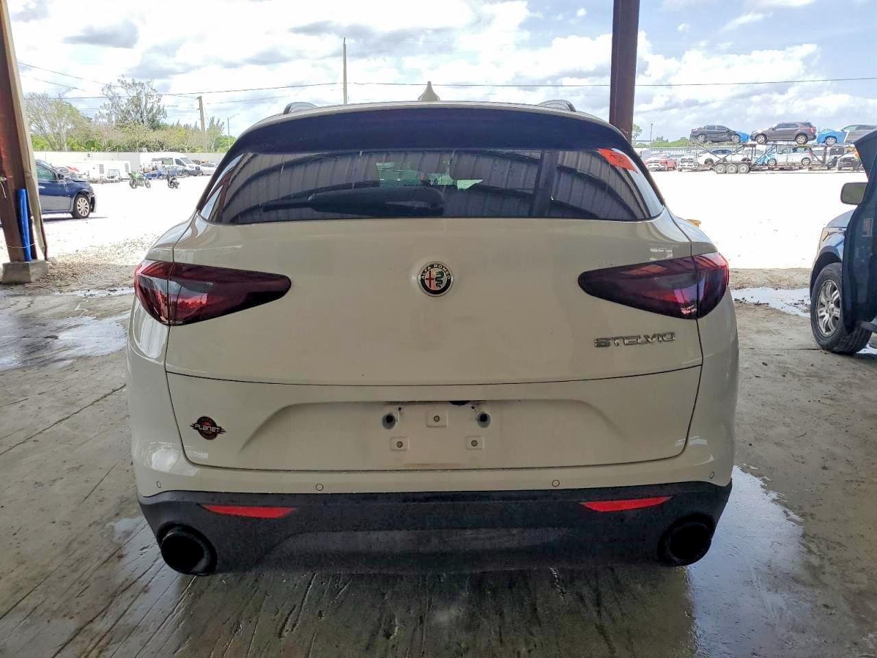 2022 Alfa Stelvio VIN ZASPAJAN5N7D28208 photo 6