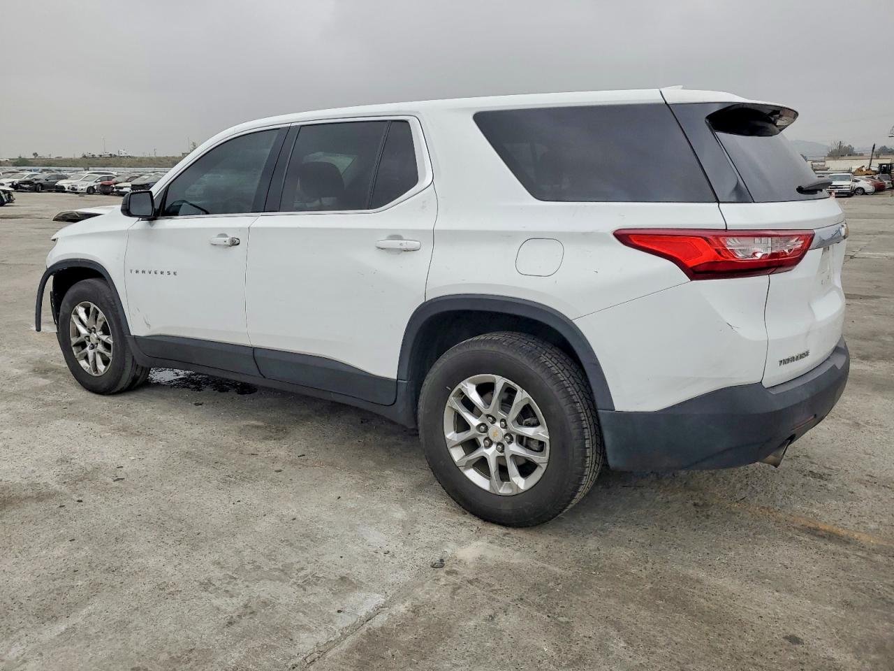2018 Chevrolet Traverse VIN 1GNERFKW0JJ118178 photo 2