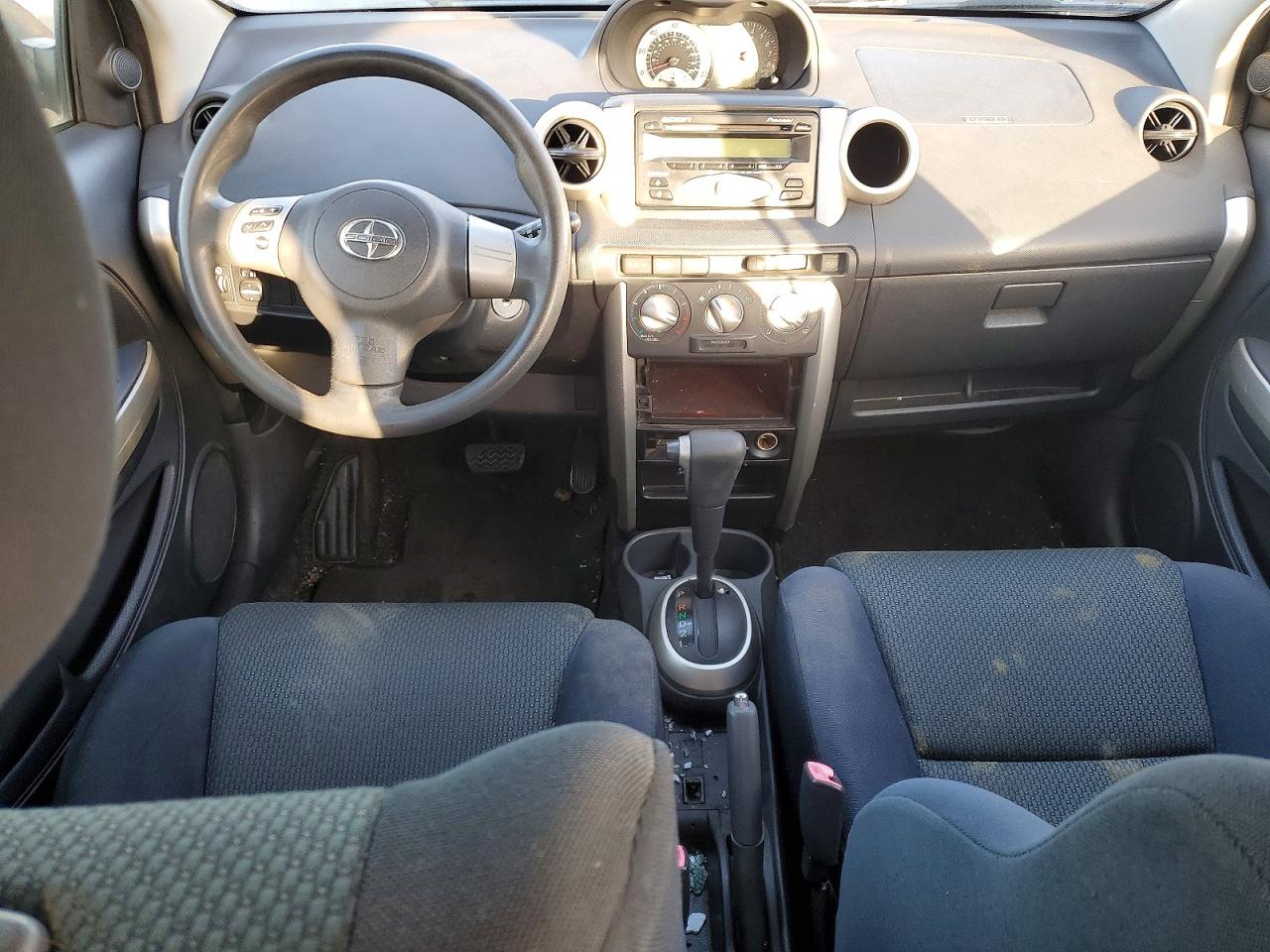 2006 Toyota Scion VIN JTKKT624X65011871 photo 8