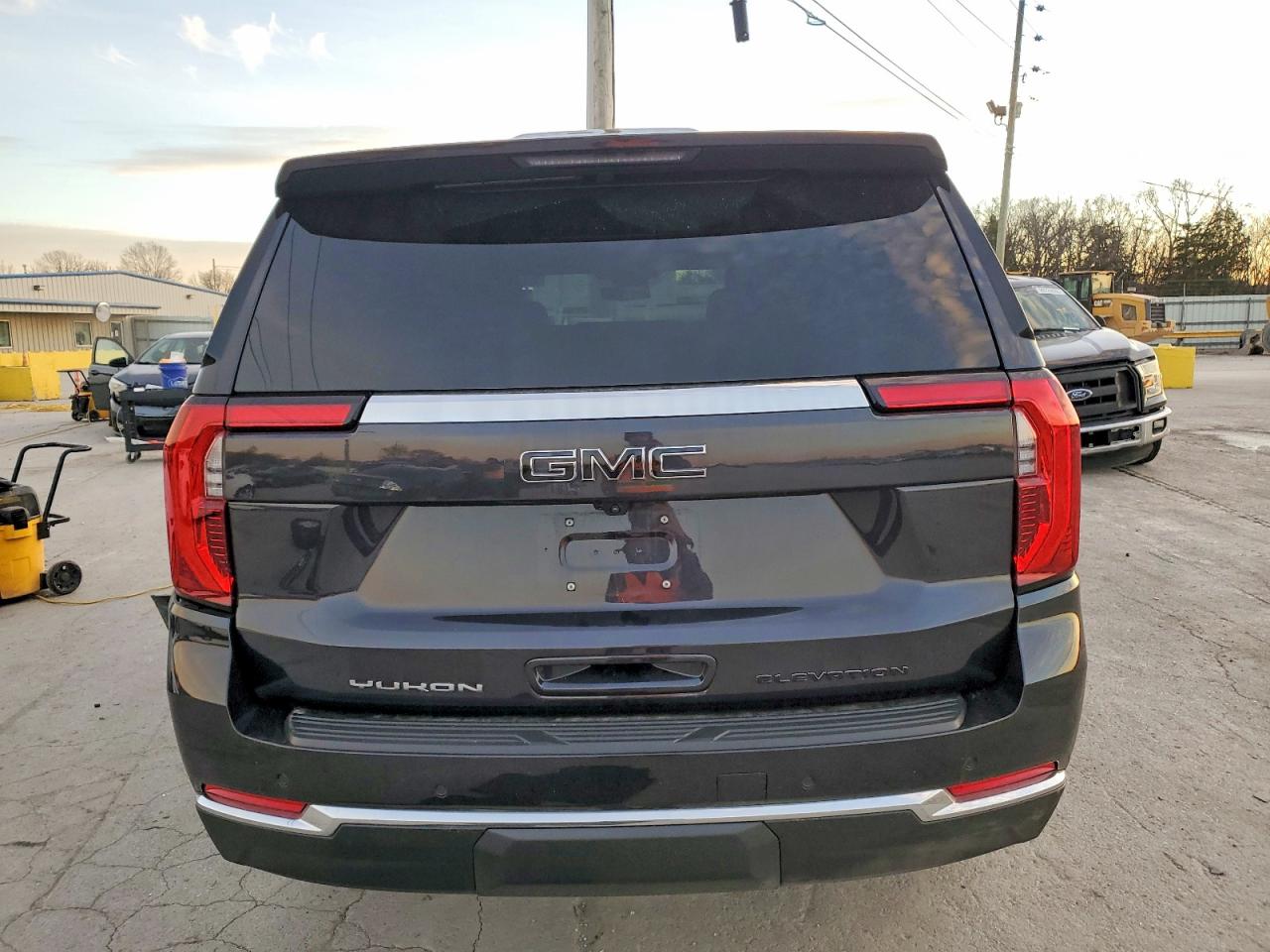 2025 GMC Yukon elev VIN 1GKS2BRD7SR284086 photo 6