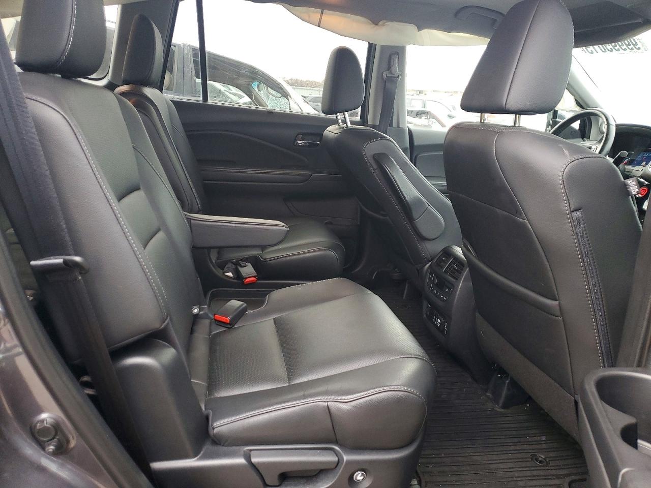 2019 Honda Pilot VIN 5FNYF6H09KB076328 photo 11