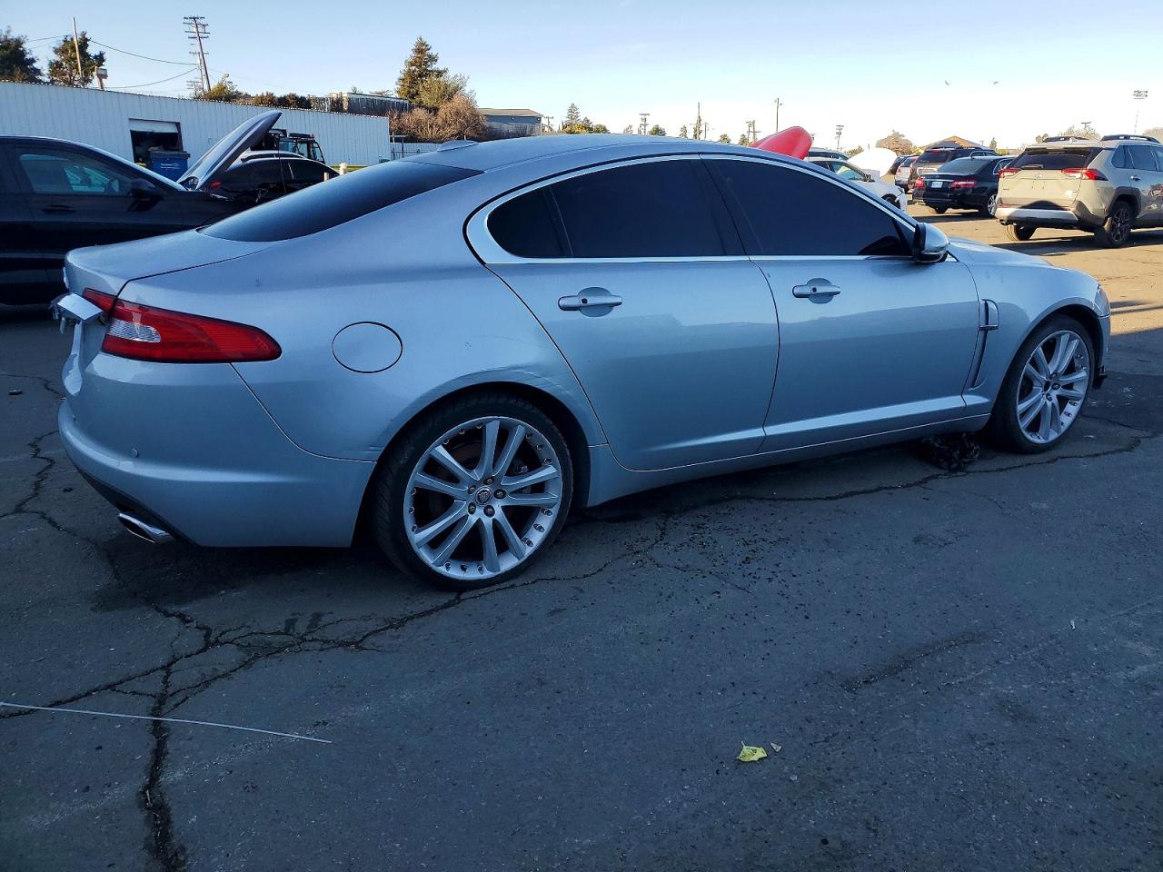 2010 Jaguar Xf VIN SAJWA0GB6ALR56941 photo 3