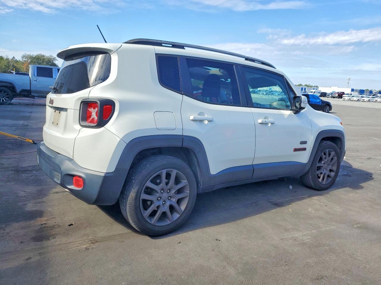 2016 Jeep Renegade VIN ZACCJABT2GPD02952 photo 3