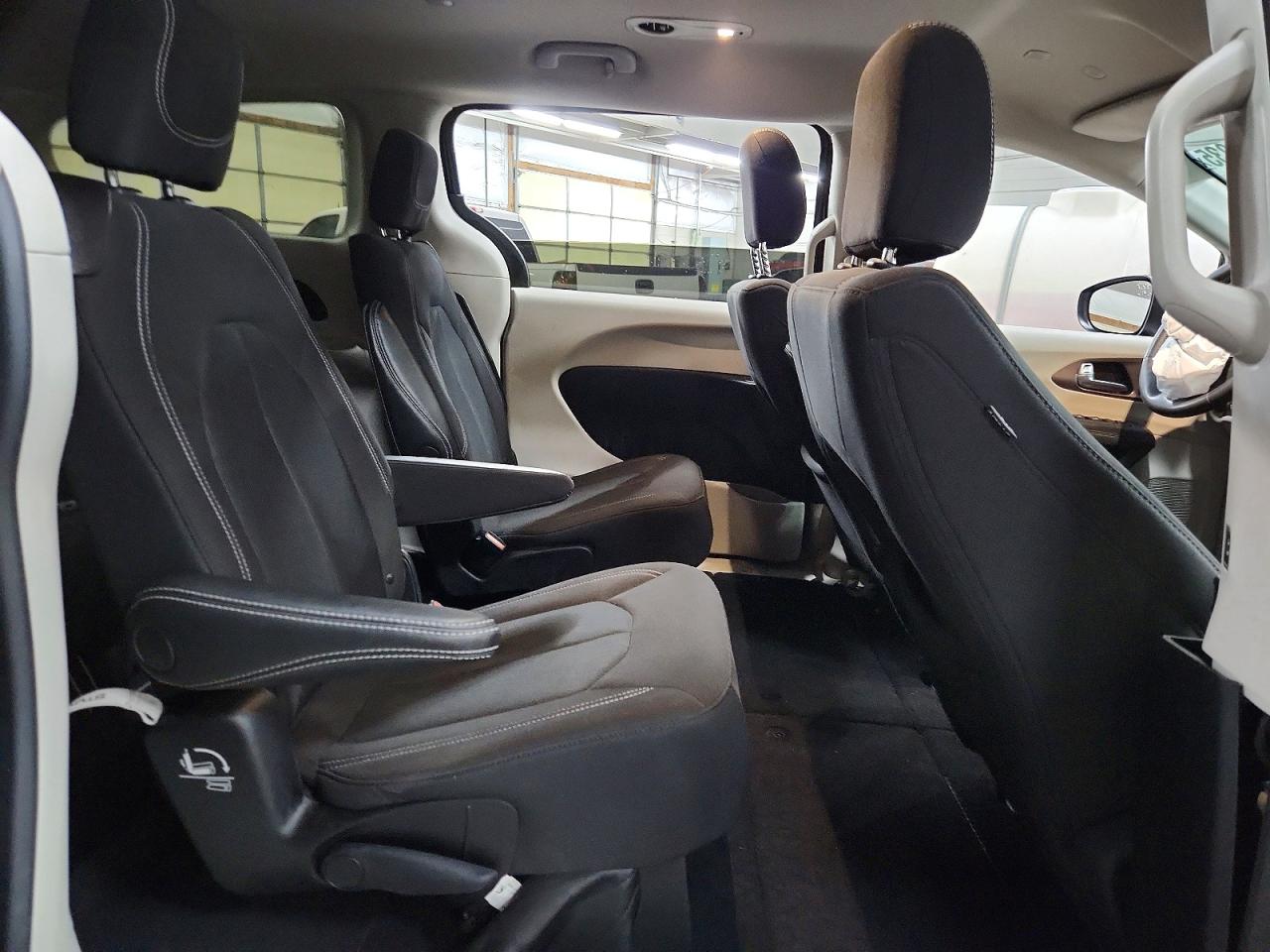 2023 CHRYSLER Minivan VIN 2C4RC1CG6PR511323 photo 11