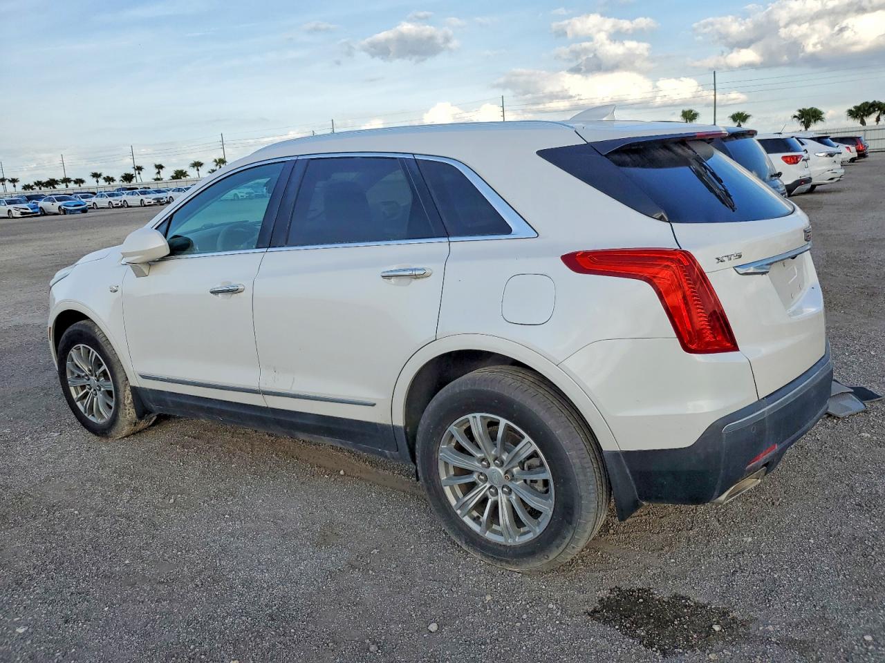 2019 Cadillac Xt5 VIN 1GYKNCRS6KZ103383 photo 2