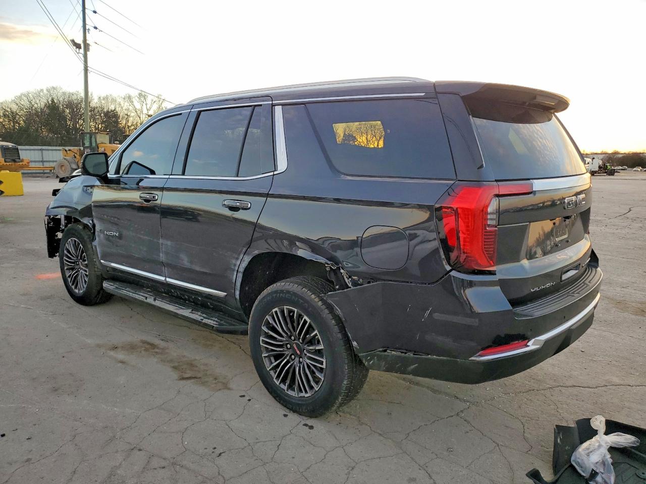 2025 GMC Yukon elev VIN 1GKS2BRD7SR284086 photo 2