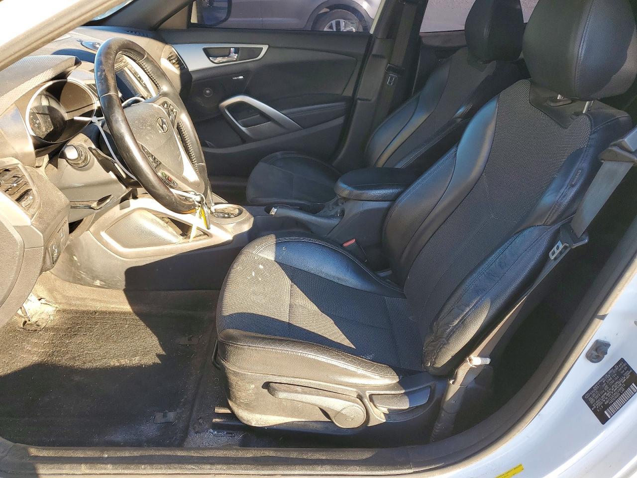 2016 HYUNDAI Veloster VIN KMHTC6AD8GU268673 photo 7