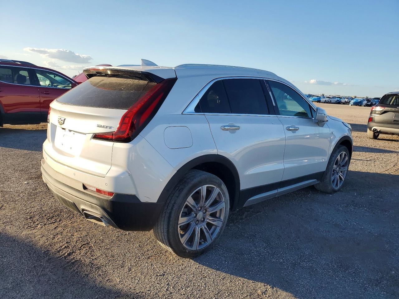 2019 Cadillac Xt4 VIN 1GYFZCR48KF206877 photo 3