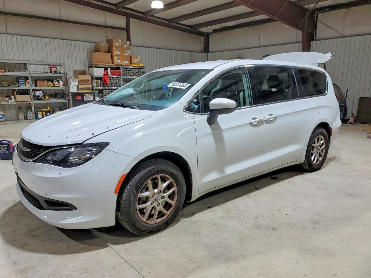 2021 Chrysler Minivan VIN 2C4RC1CG7MR543970 photo 1